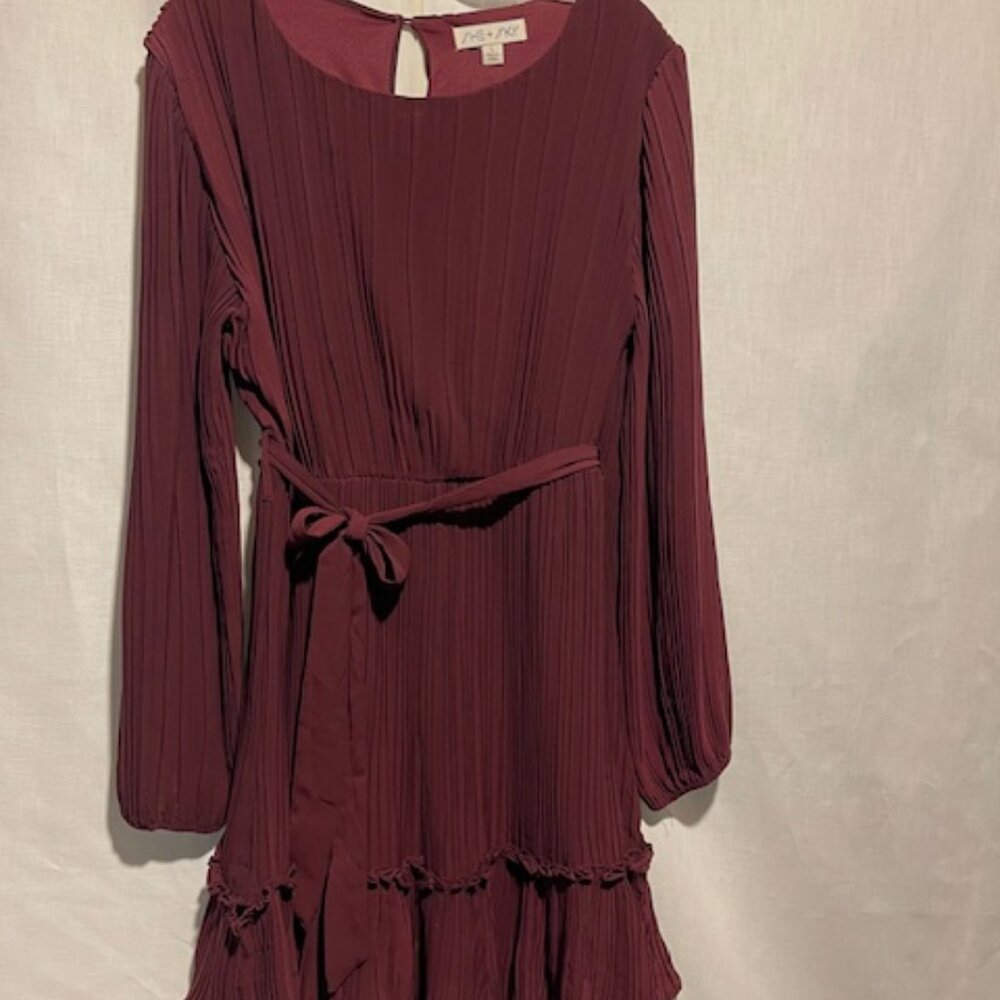 She + Sky   Burgandy Fit & Flare Layered Dress Round Neckline Crinkle Size LARGE
